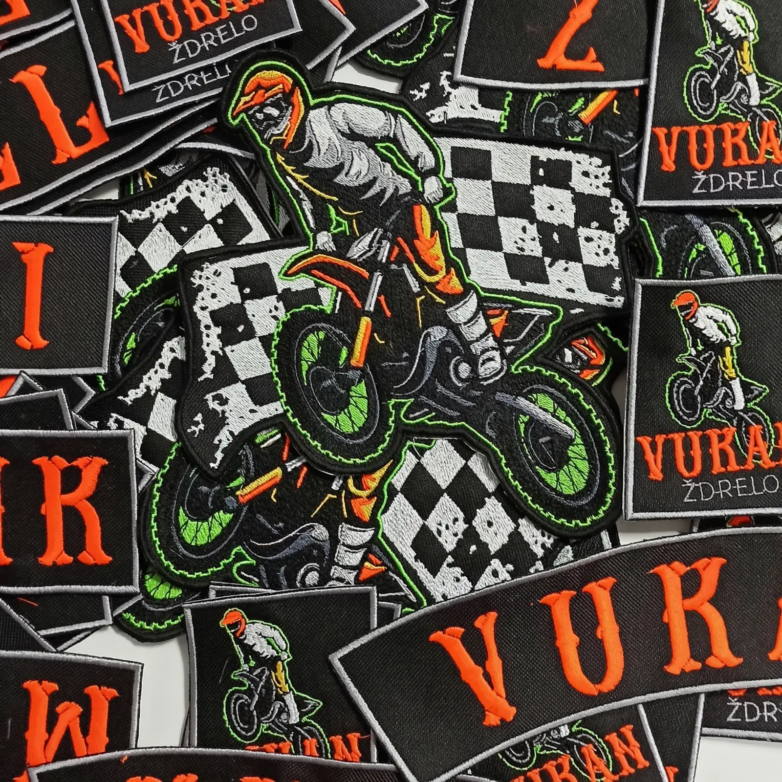 Mašinski vez amblema moto kluba, ADD VERT